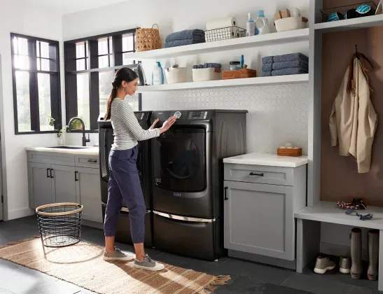 maytag-washer-dryer-pair-with-pedestal